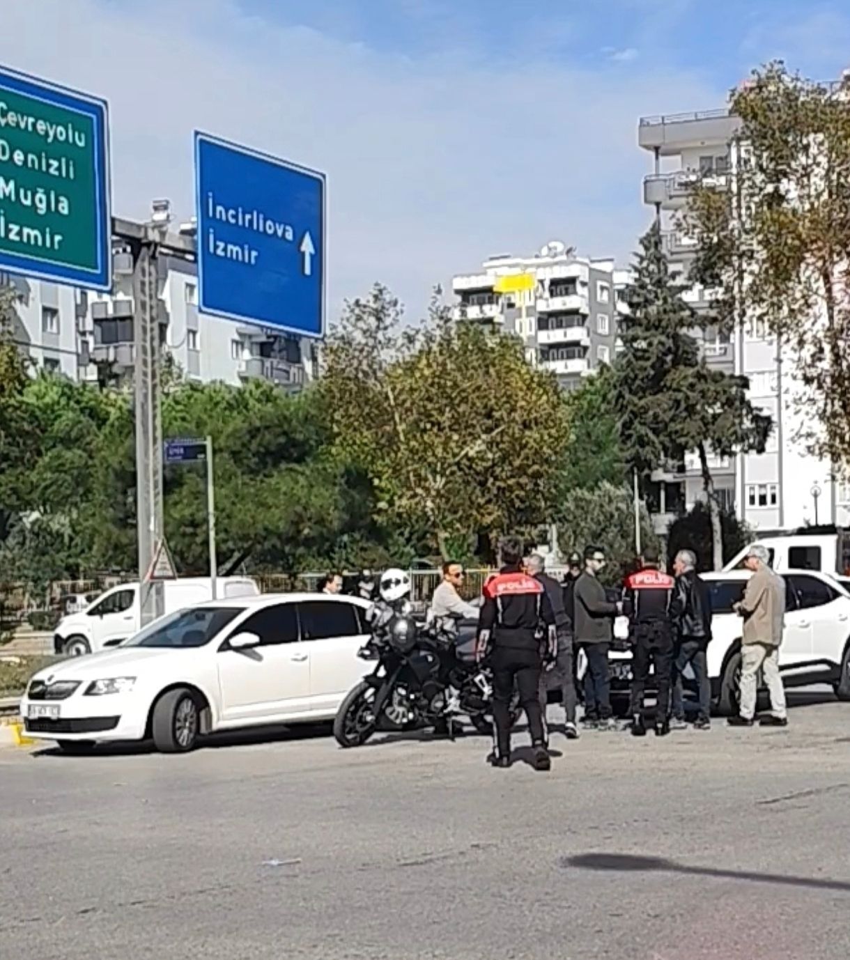 Aydinda Film Gibi Kacis Polis Muduru Aracin Camini Kirip Mud 701559 B40807