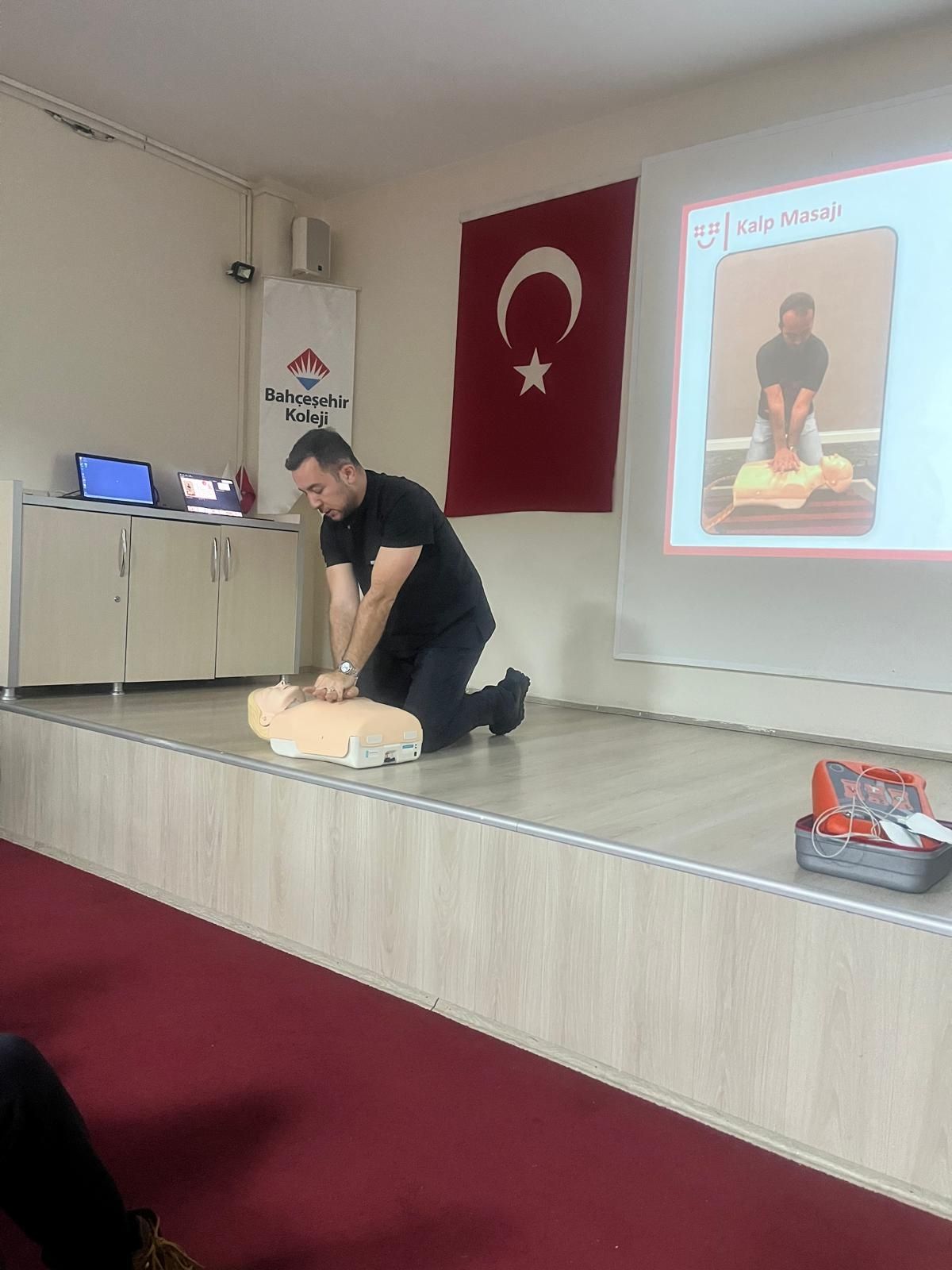 Aydinda Genc Eller Hayat Kurtariyor 702746 B04202