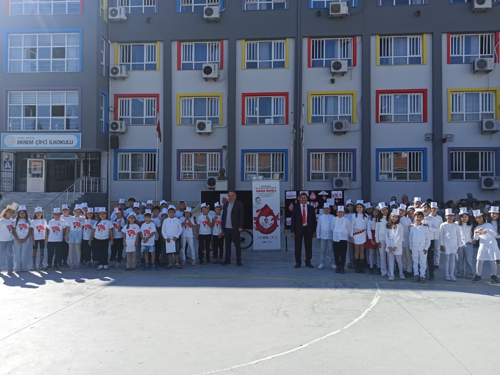 Aydinin Gururu Oldu Ekrem Cifci Ilkokulu Kan Bagisinda Turki 698481 1489E3