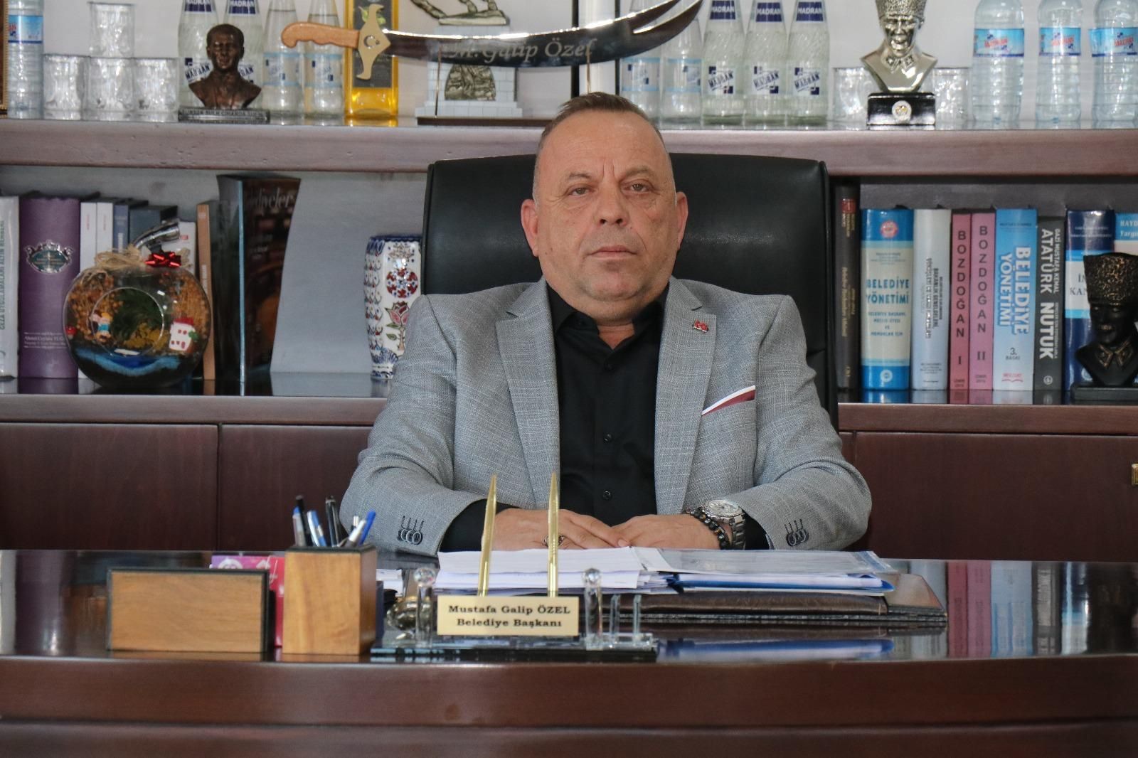Başkan Galip Özel’den zeytin fiyatlarına tepki: “Çiftçinin bir yıllık emeği bir bardak çay parasına satılamaz”
