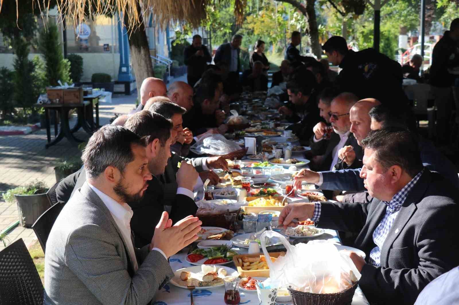 Baskan Ozel Muhtarlarin Gununu Kutladi 1792403703584 775124 (1)