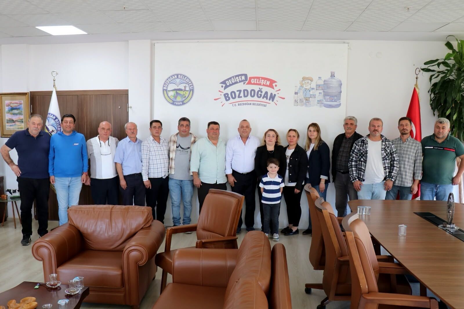 Başkan Özel, partisinin yeni yönetimini ağırladı
