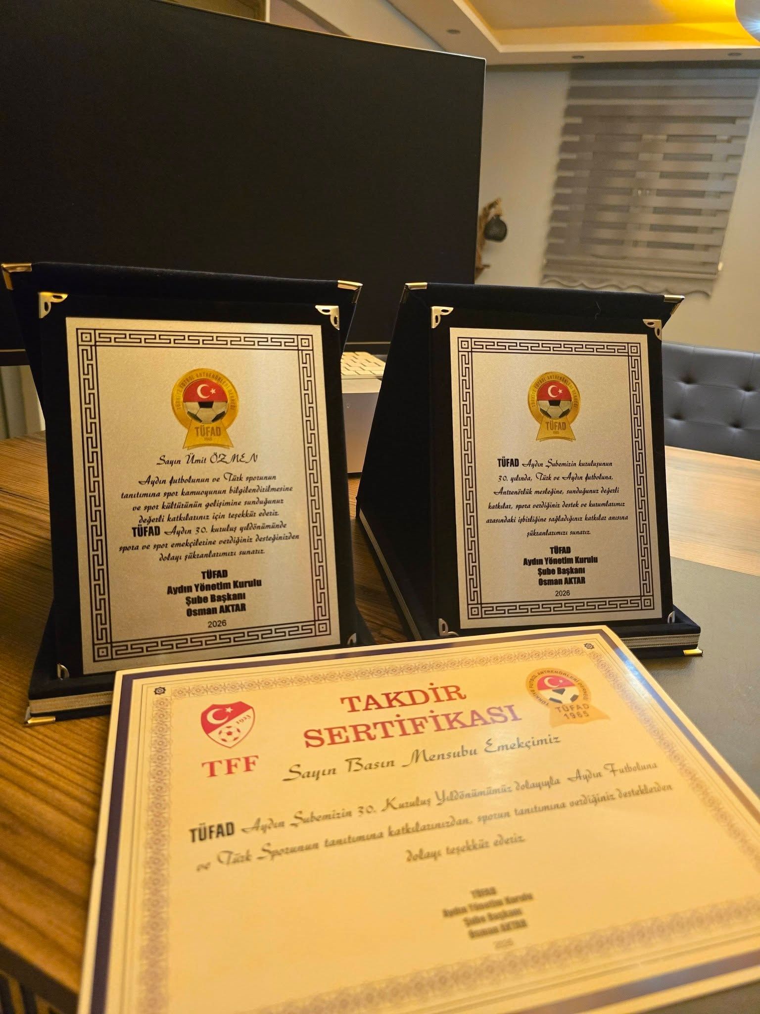 Baskan Ozmen Plaketle Onurlandirildi 701313 0823B5