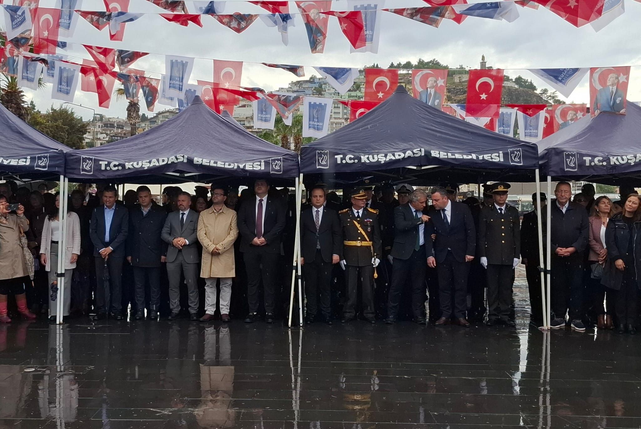 Cumhuriye Coskusu Kusadasinda Basladi 703040 C59214