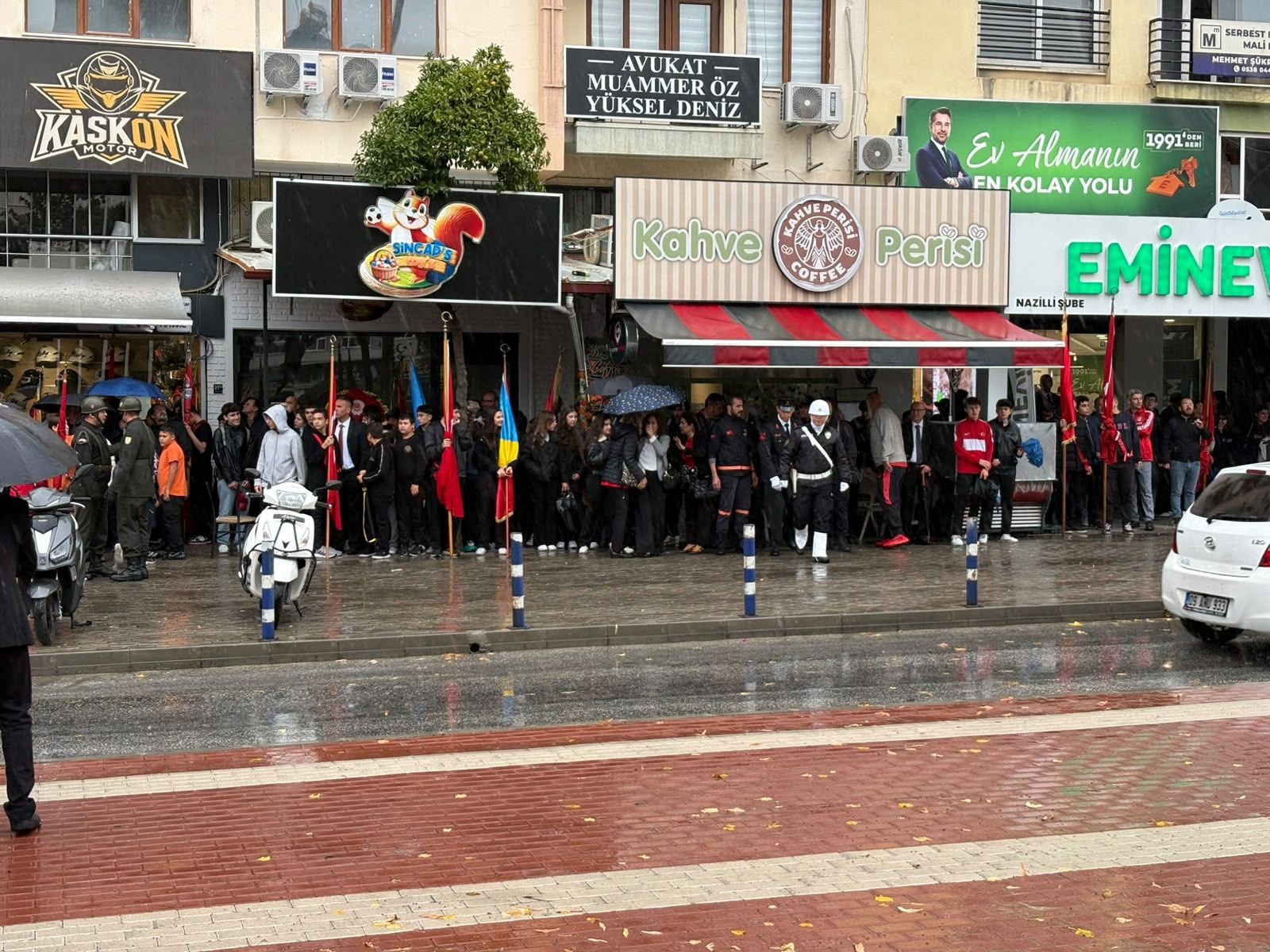 Cumhuriyet Aski Saganak Dinlemedi Nazillide Coskulu Toren 703022 Adbc1B