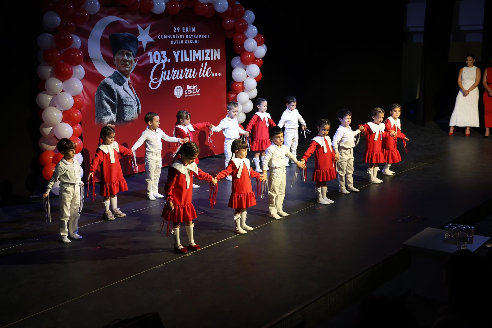 Didim Belediyesi Miniklerinden Cumhuriyet Bayrami Kutlamasi 702824 5Bed2E