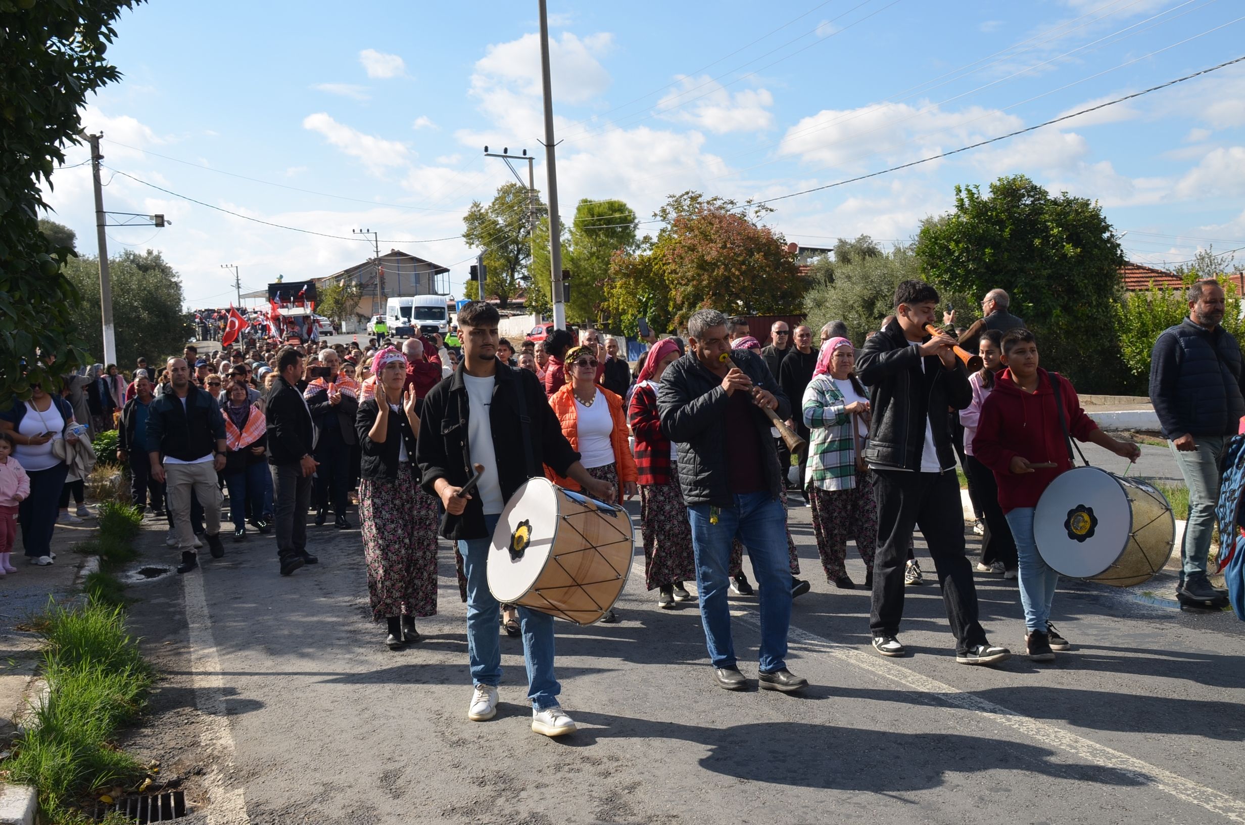 Didim Tarim Senliginin Acilisinda Davul Zurnali Traktorlu Ko 700333 F908Cc