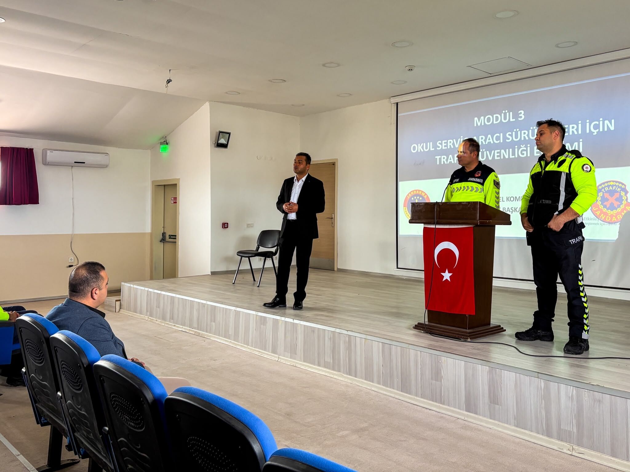 Didimde Okul Servisi Suruculerine Ve Rehber Personele Bilgil 699365 1C2A93
