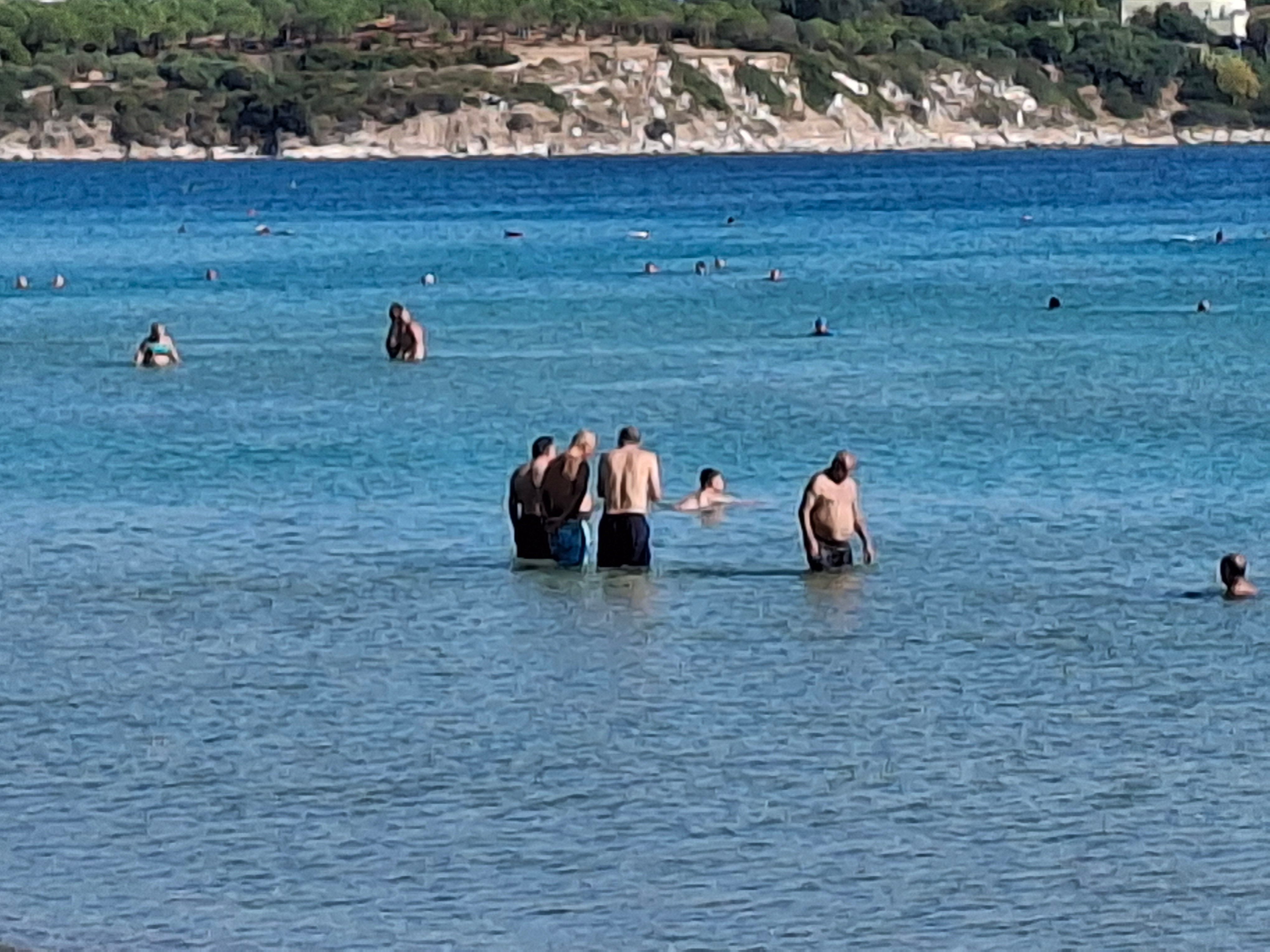 Didim'de yaz bitmedi! Ekim ayının sonunda deniz keyfi