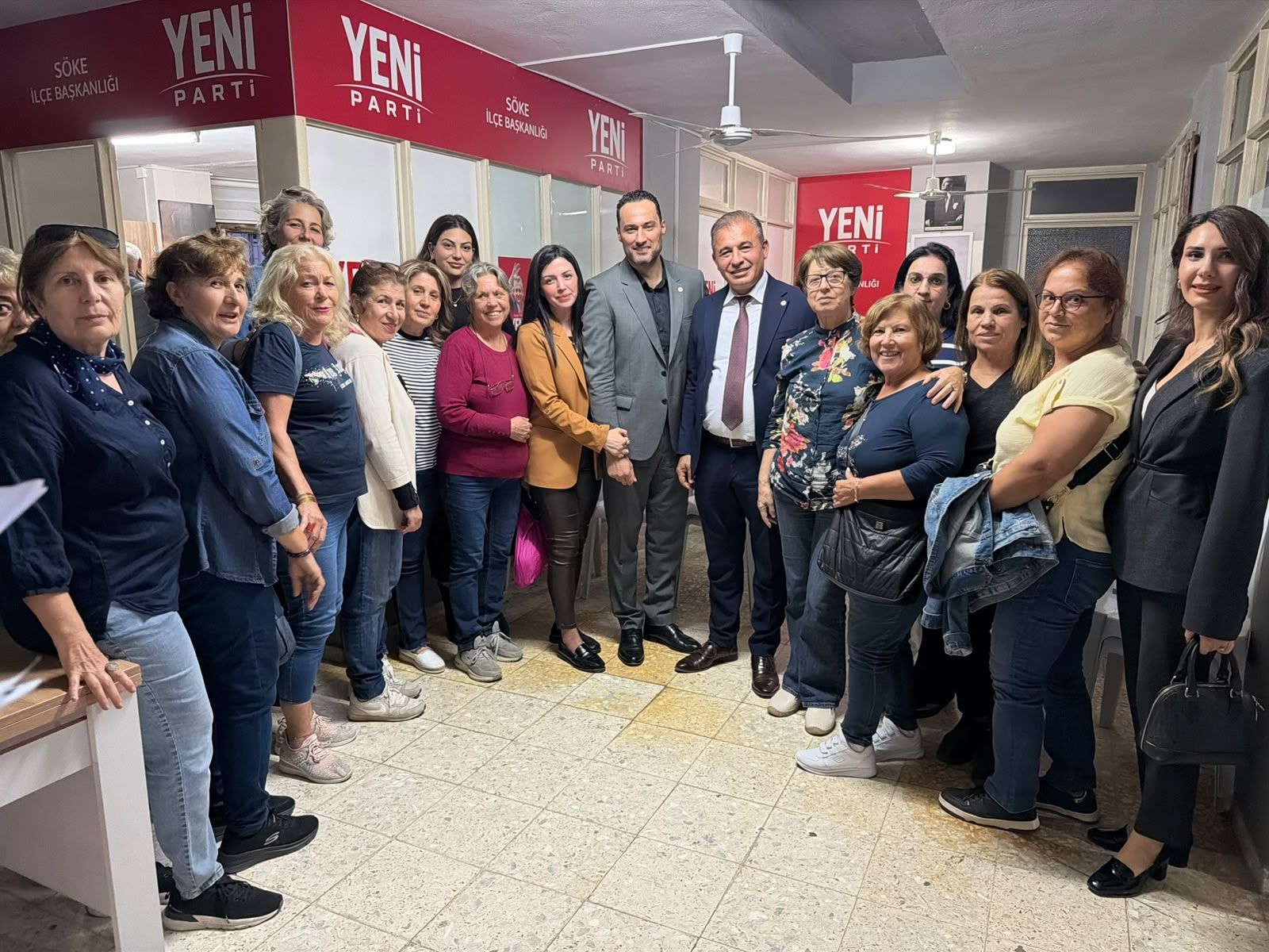 Dilaver Demire Akbuk Ve Sokede Yogun Ilgi On Secim Benim Ici 699461 B48Ed4