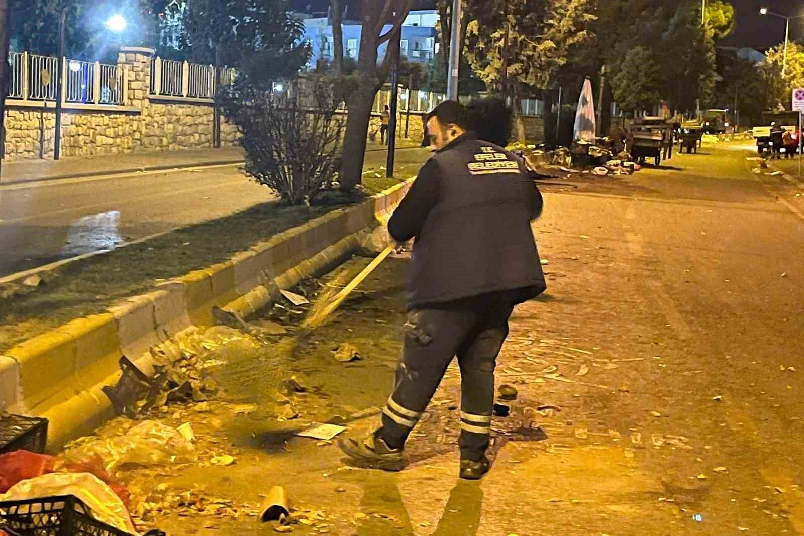 Efeler Belediyesi Semt Pazarlarinda Temizlik Calismasi Yapti 1791187802208 449057