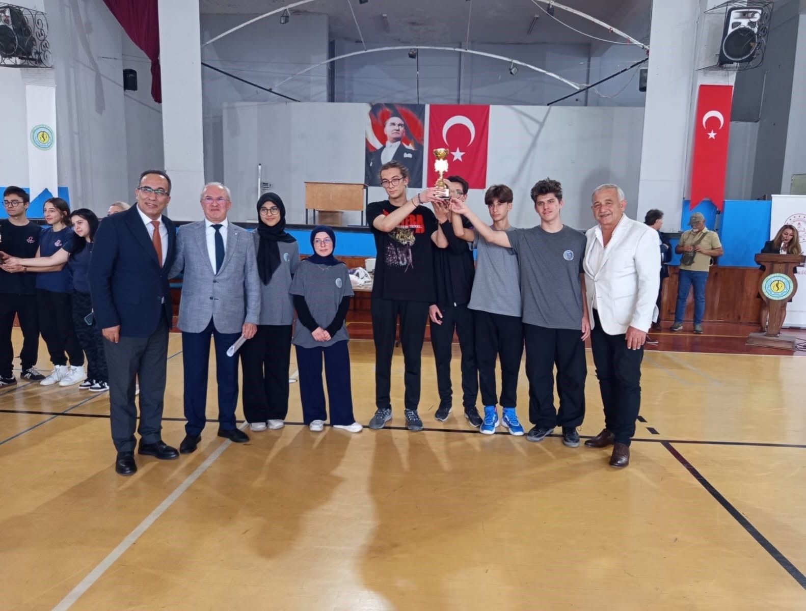 Efeler De Cevre Bilinci Yarismasinda Dereceye Giren Okullar Odullendirildi 1792650902679 456764