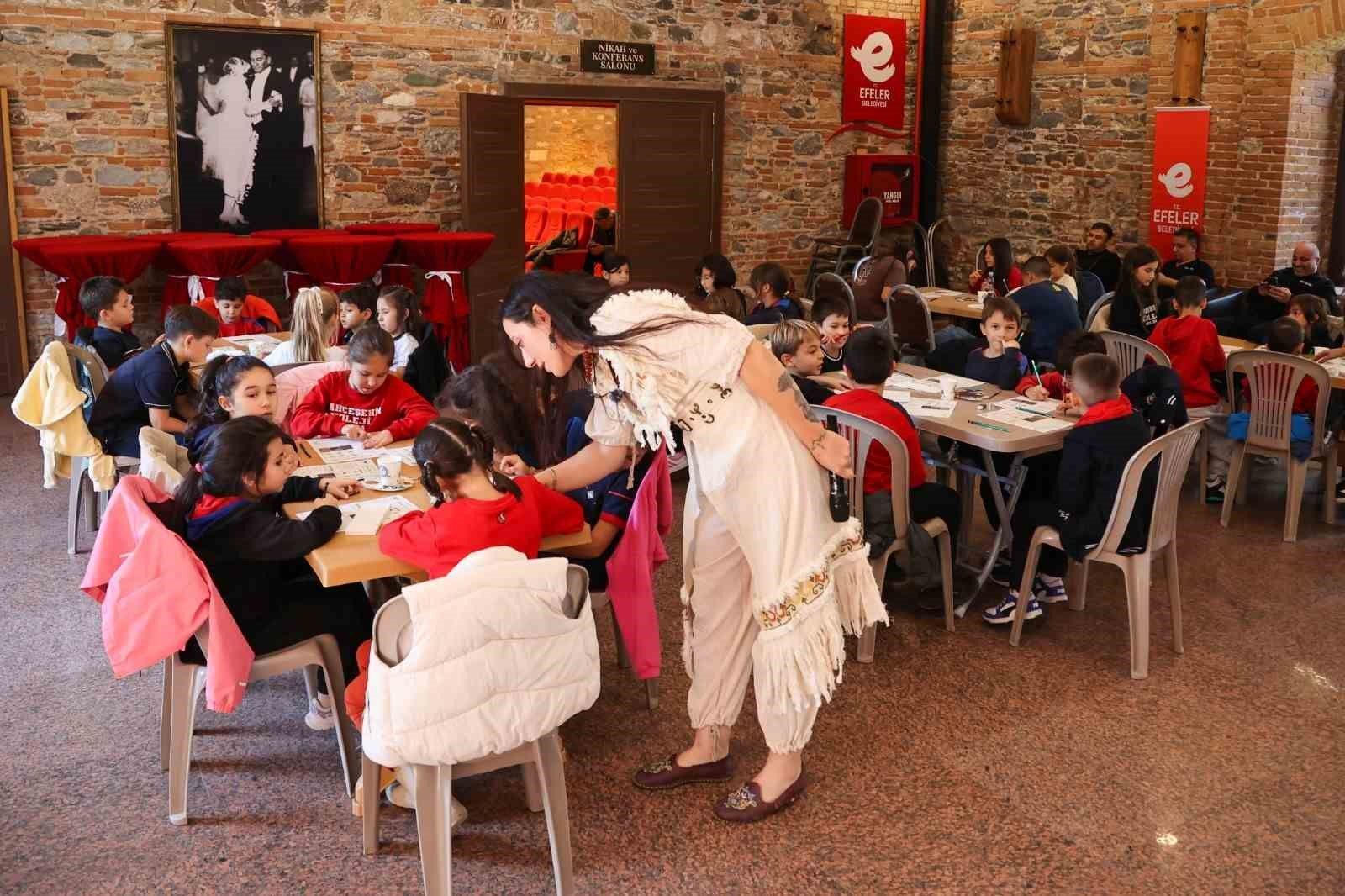 Efeler De Tarih Mitoloji Ve Sanatin Festivali Basladi 1792414802135 943002
