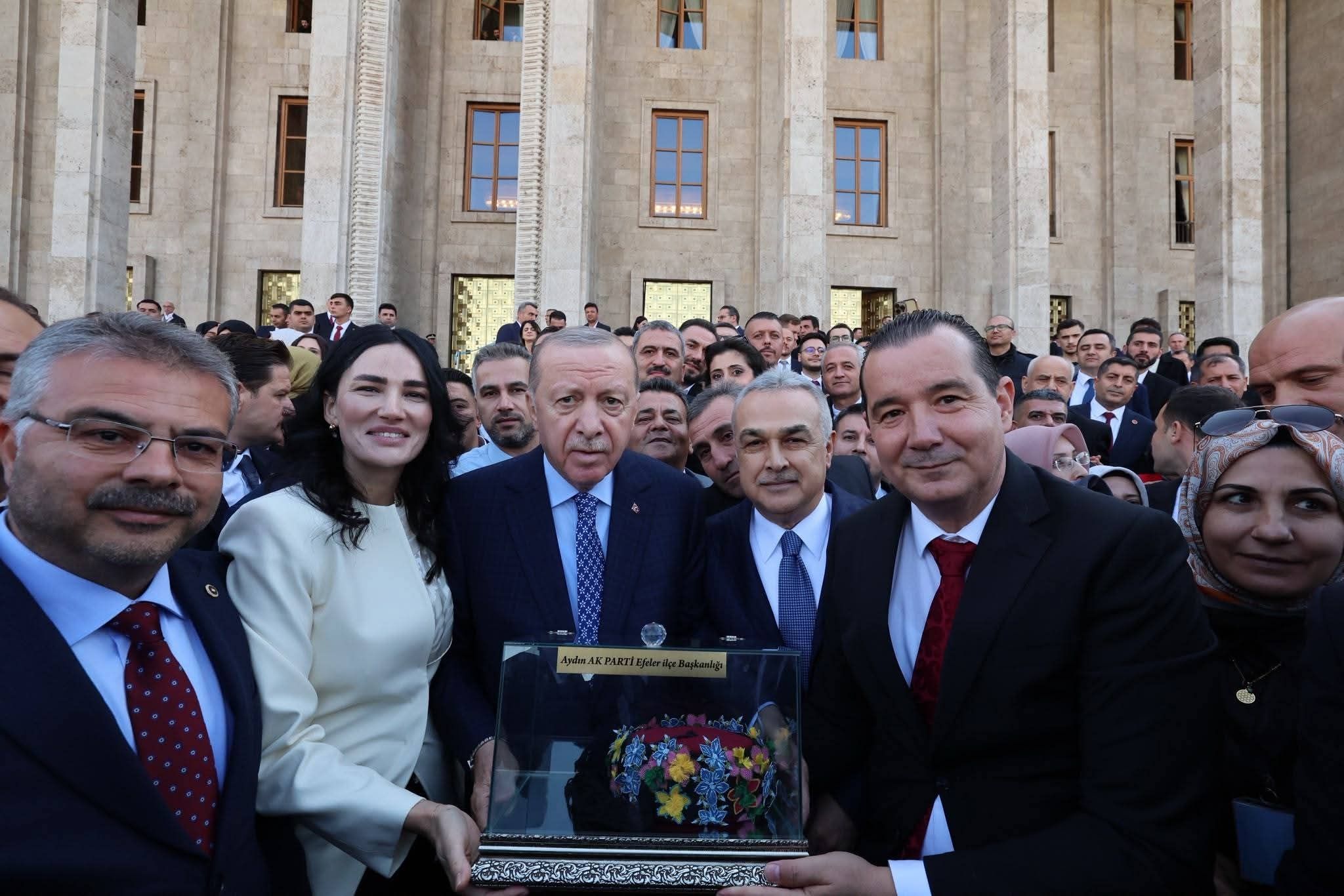 Efeler’den Erdoğan’a 'Efe Fesi'