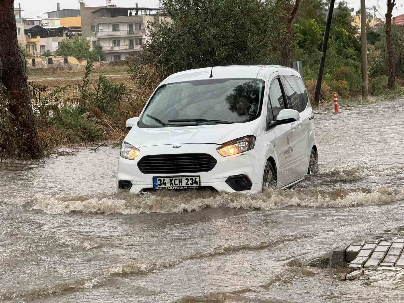 I Ncirliova Da Yagis Etkili Oldu Yollar Gole Dondu 1793022600661 677091