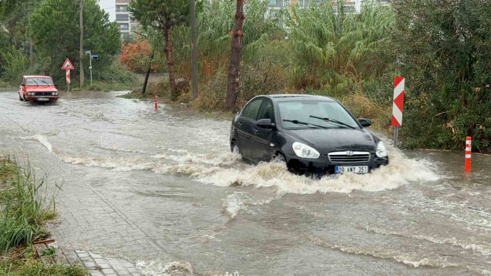 I Ncirliova Da Yagis Etkili Oldu Yollar Gole Dondu 1793022602587 199005