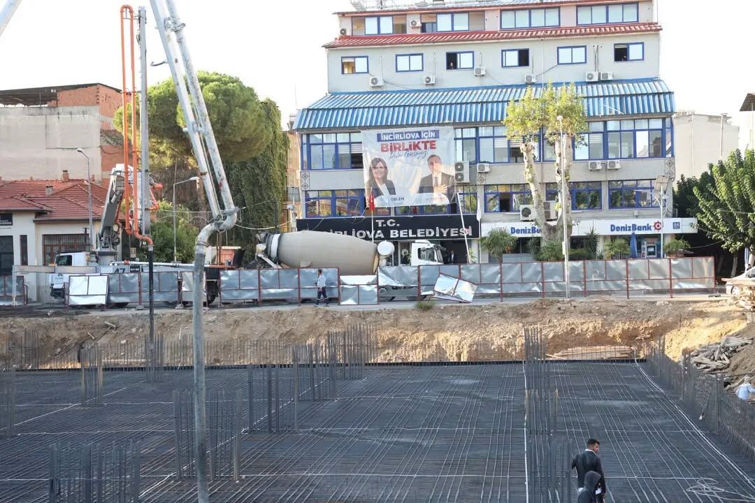 Incirliova Cumhuriyet Meydaninin Temeli Atiliyor 698133 52270A
