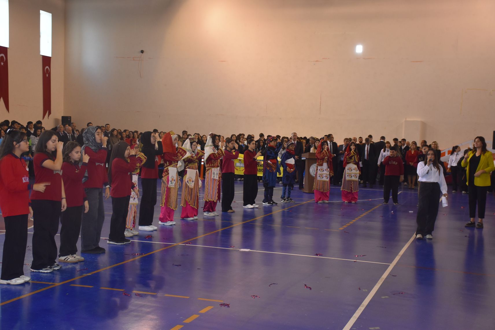 Karacasu'da işaret diliyle Parla Marşı seslendirildi
