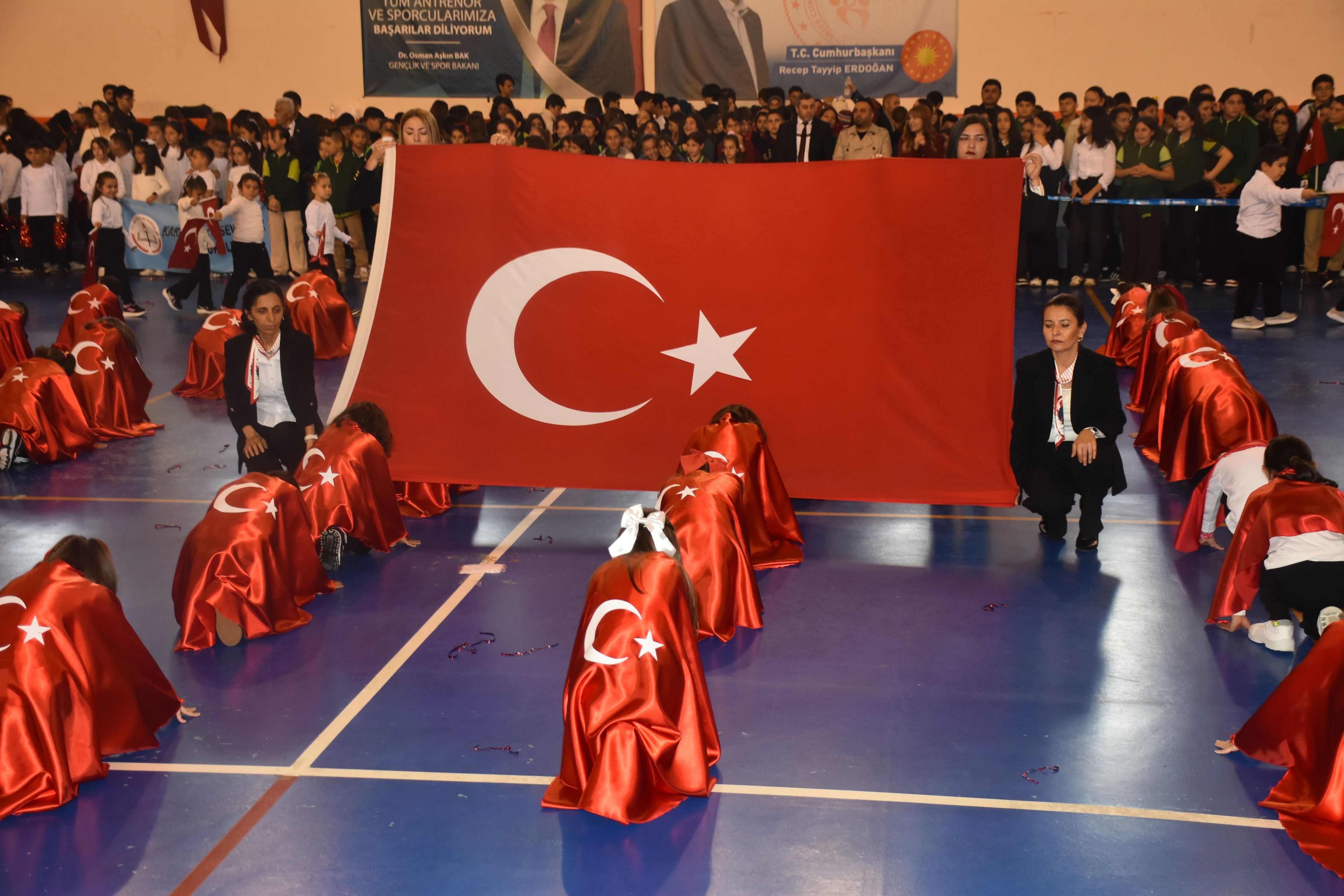 Karacasuda 29 Ekim Cumhuriyet Bayrami Coskusu 703303 E99544