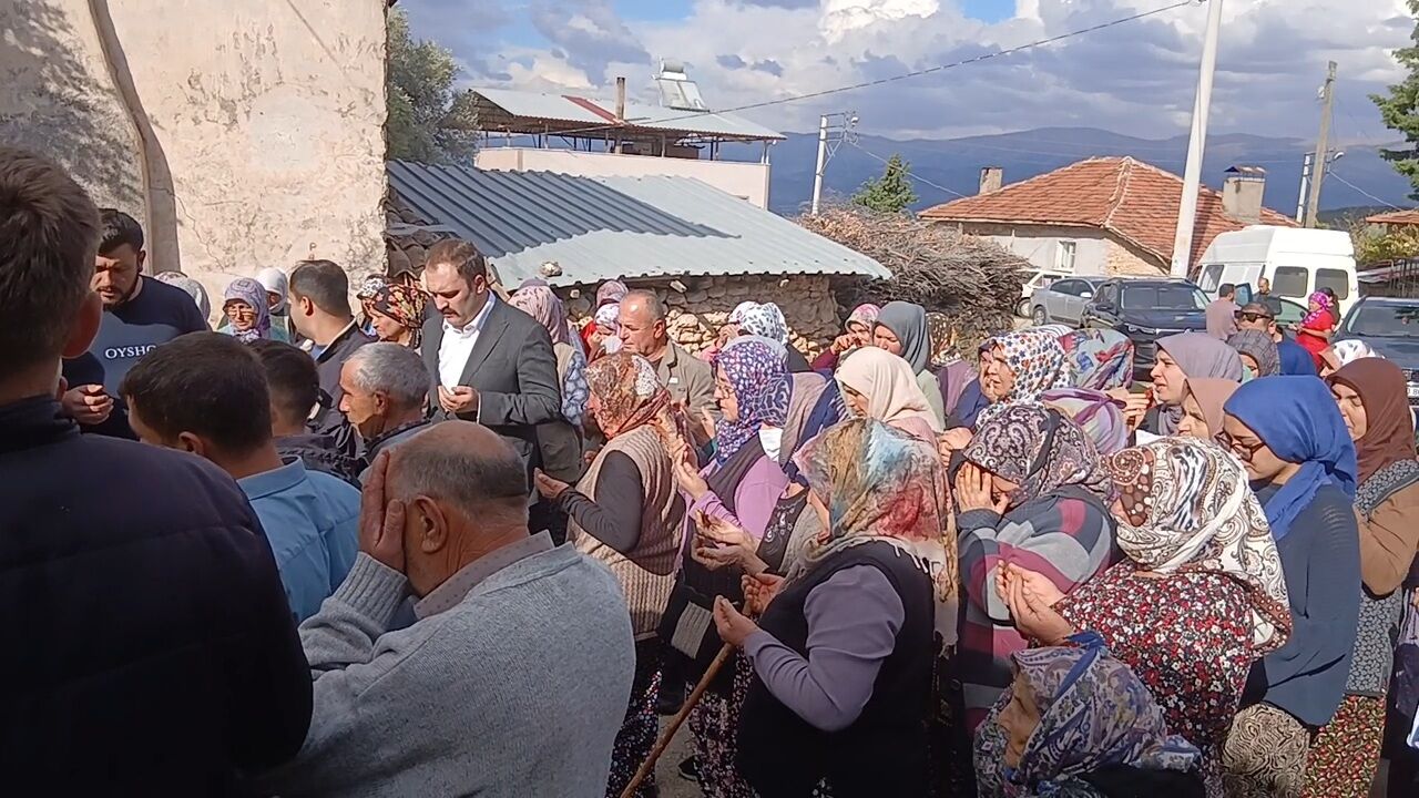 Karacasuda Anne Meryem Cinar Gozyaslariyla Topraga Verildi 699180 B09Bb1