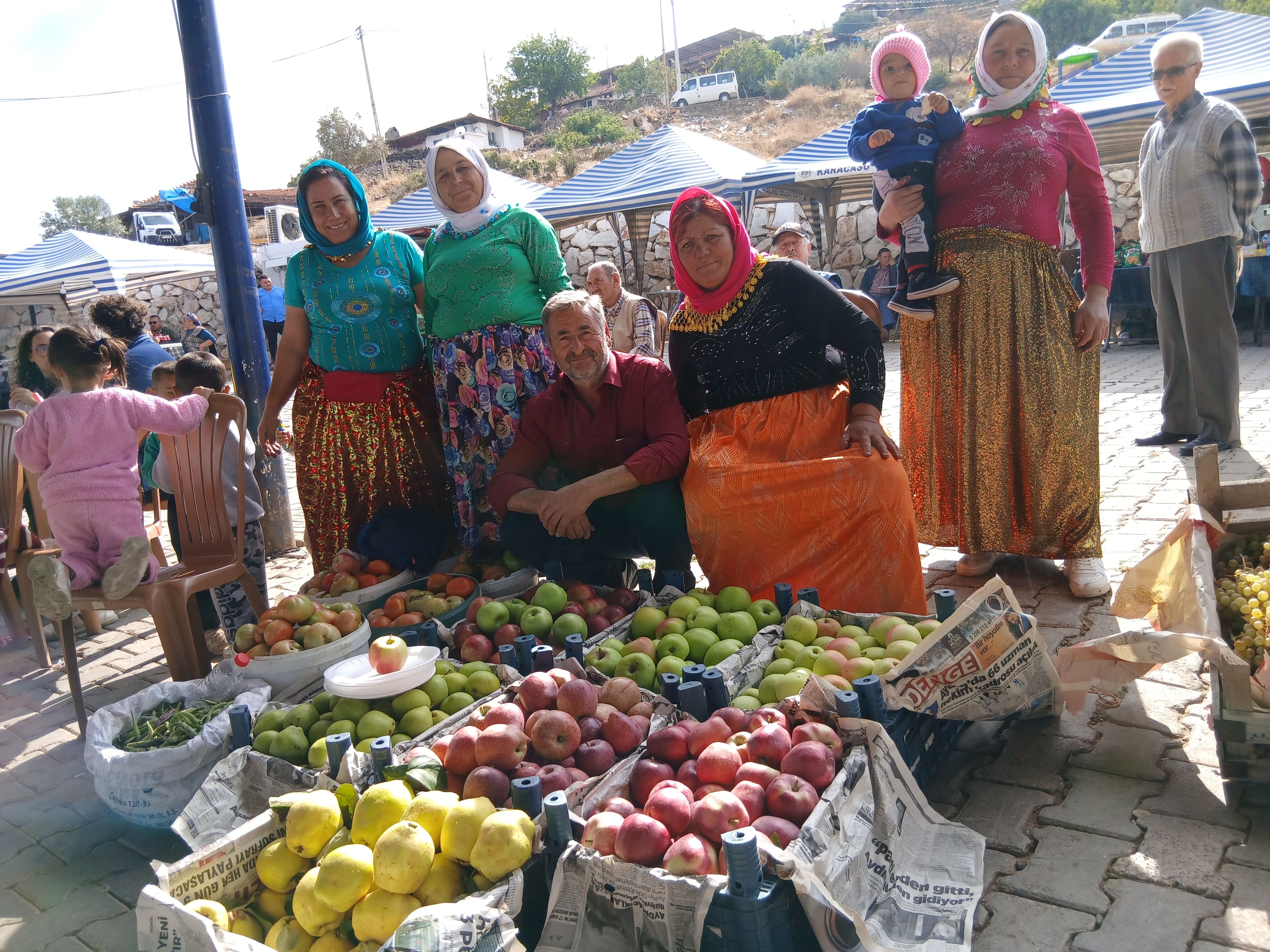 Karacasuda Elma Yarismasi Duzenlendi 3 Yildir Birinciligi Ka 696786 2B4678