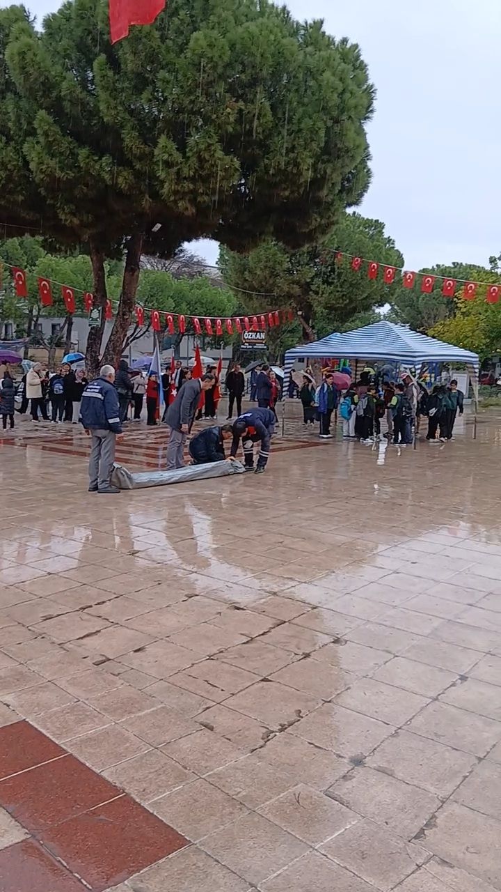 Karacasuda Yagmur Altinda Toren Protokol Icin Kurulan Cadir 703105 Bae77A