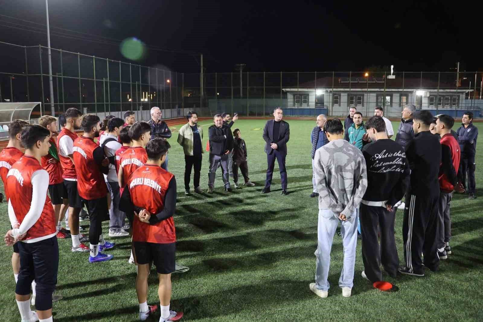 Kazanin Ardindan Goreve Donen Arici Dan Kocarli Belediyespor A Moral Destegi 1792593306697 331902