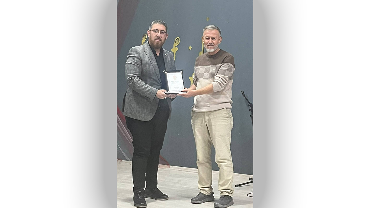 Başkan Özmen, plaketle onurlandırıldı