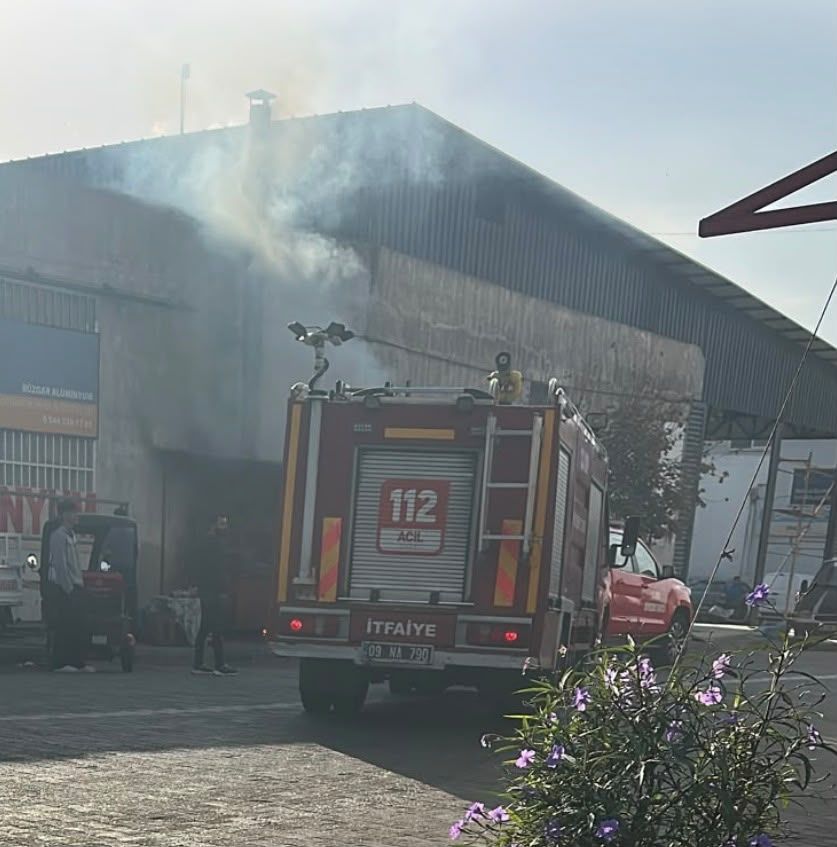 Kokorec Tezgahi Kul Oldu Nazillide Korkutan Yangin 699002 35527E