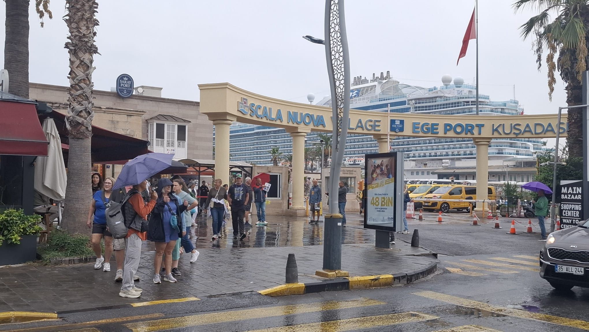 Kruvaziyerler Limana 7 Bin 594 Turistle Demirledi 700292 8F1255-1