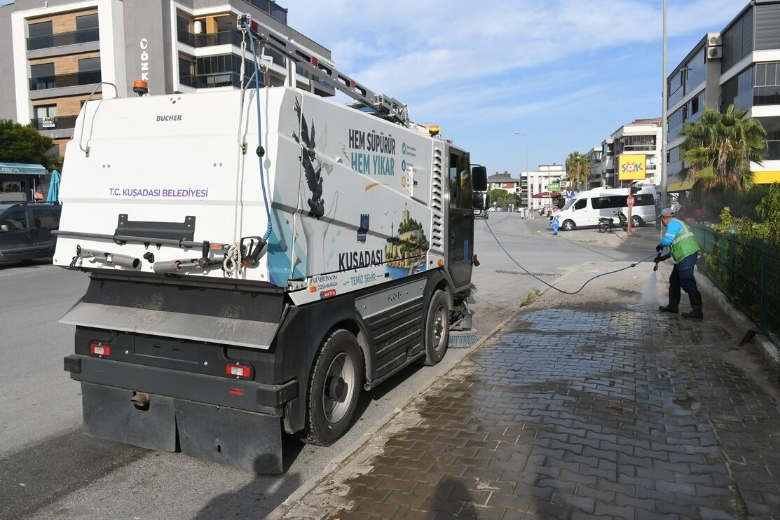 Kucuk Dev Buchera Kent Temizliginde Buyuk Gorev 697964 Db755B