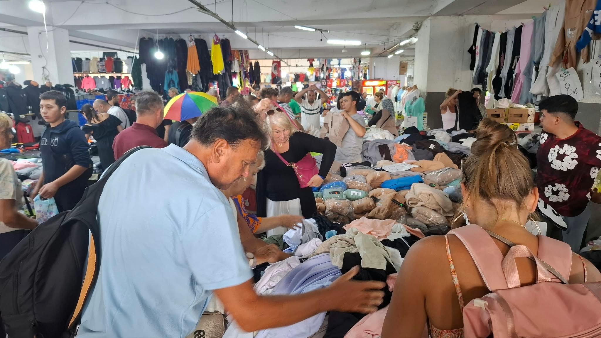 Kusadasi Carsamba Pazarinda Saganak Bereketi 703066 8E45Af