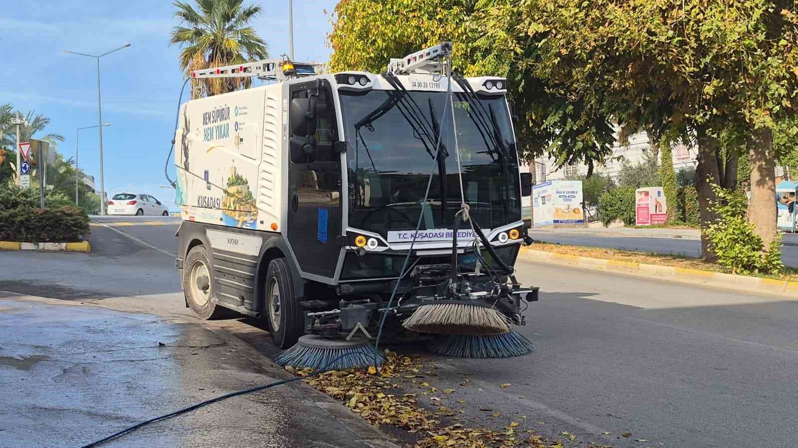 Kusadasi Nda Cadde Temizligi Araliksiz Suruyor 1791900602656 74587
