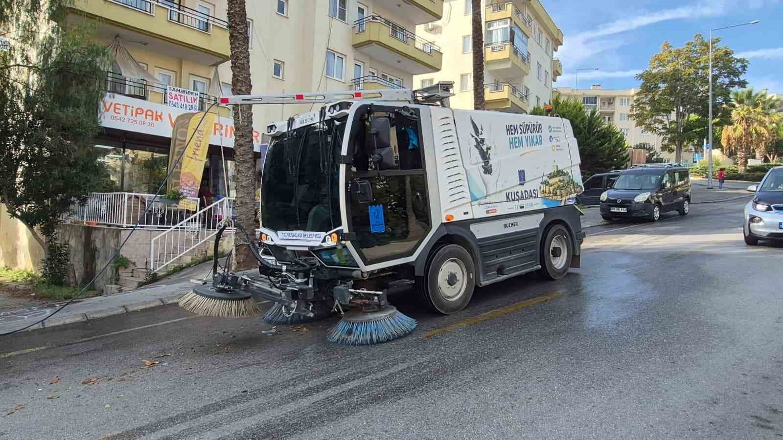Kusadasi Nda Cadde Temizligi Araliksiz Suruyor 1791900603625 155249