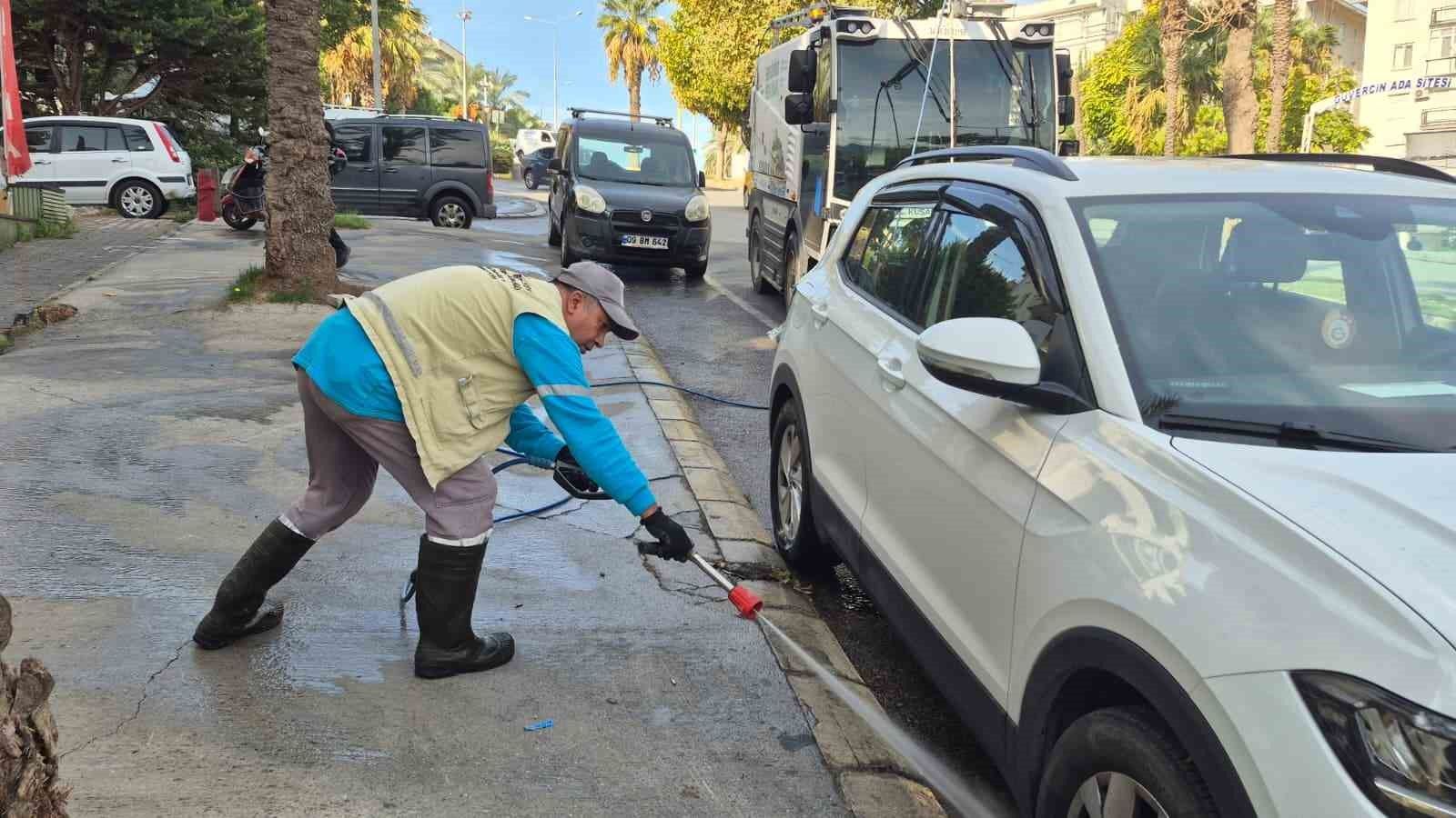 Kusadasi Nda Cadde Temizligi Araliksiz Suruyor 1791900604470 189355