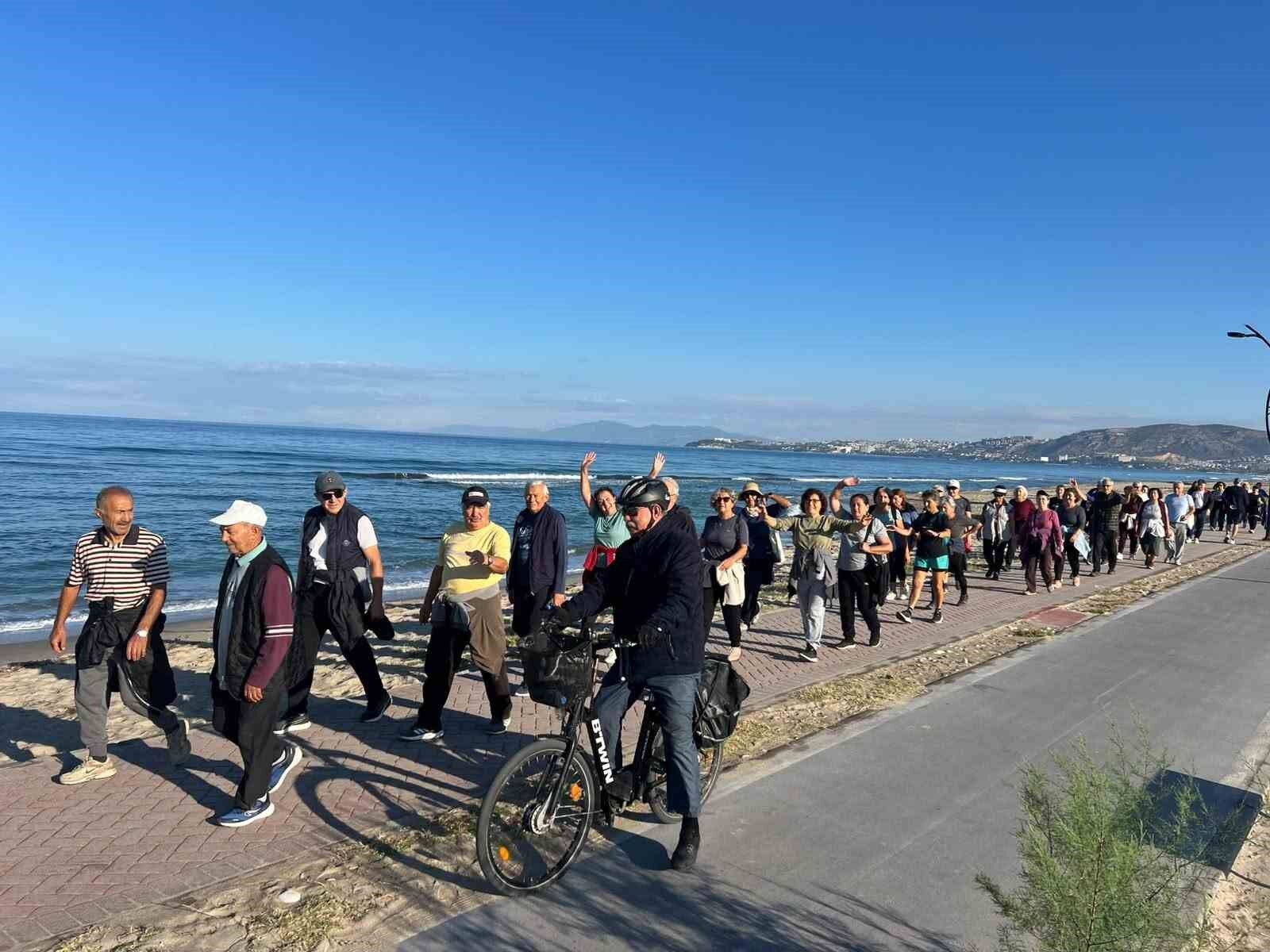 Kusadasi Nda Vatandaslar Gune Sporla Basladi 1790845202626 577513