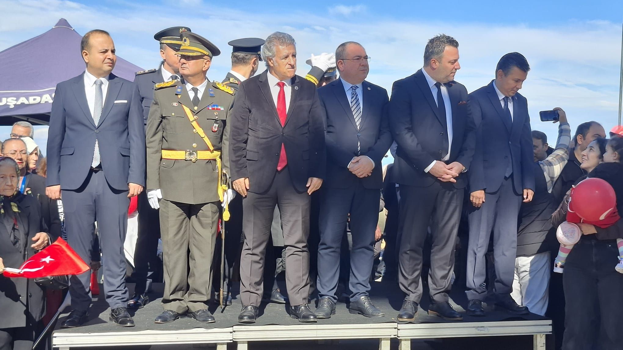 Kusadasinda Kalpler Cumhuriyet Coskusunda Bulustu 703265 932312