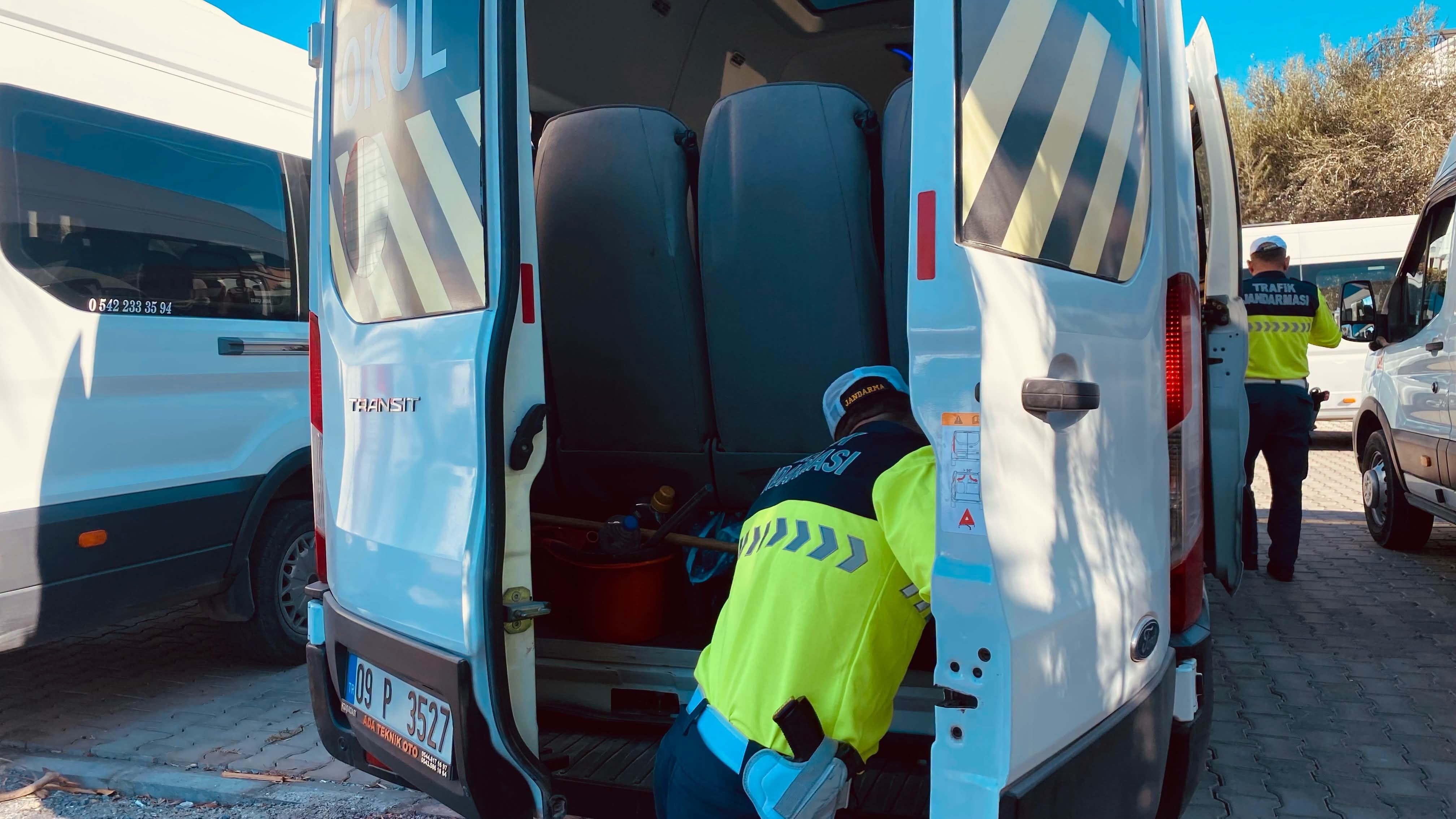 Kusadasinda Okul Servis Araclarina Siki Denetim 698568 16851E