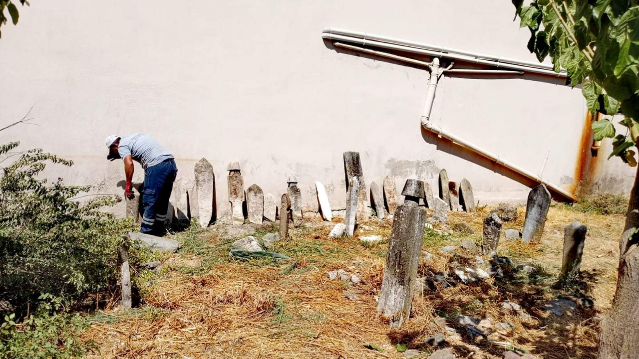 Kusadasinin Manevi Hazinesi Sinan Dede Turbesi Aydinlatilmay 700709 201C4A