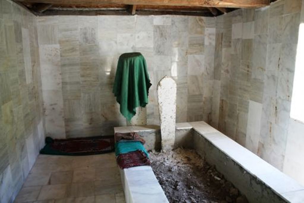 Kusadasinin Manevi Hazinesi Sinan Dede Turbesi Aydinlatilmay 700709 706650