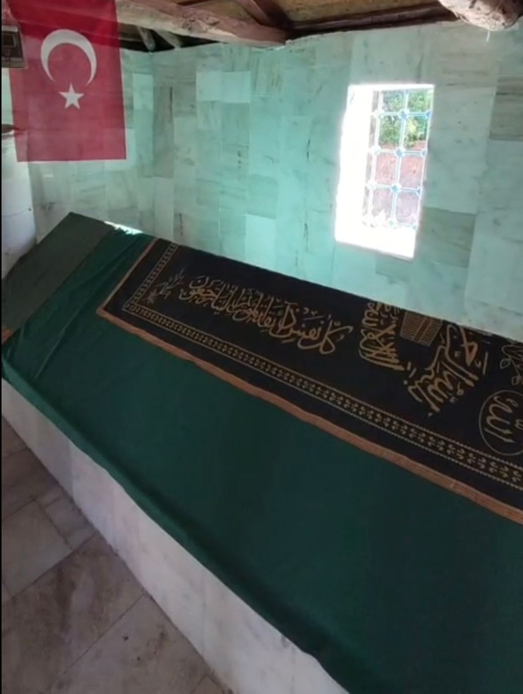 Kusadasinin Manevi Hazinesi Sinan Dede Turbesi Aydinlatilmay 700709 Fb0268