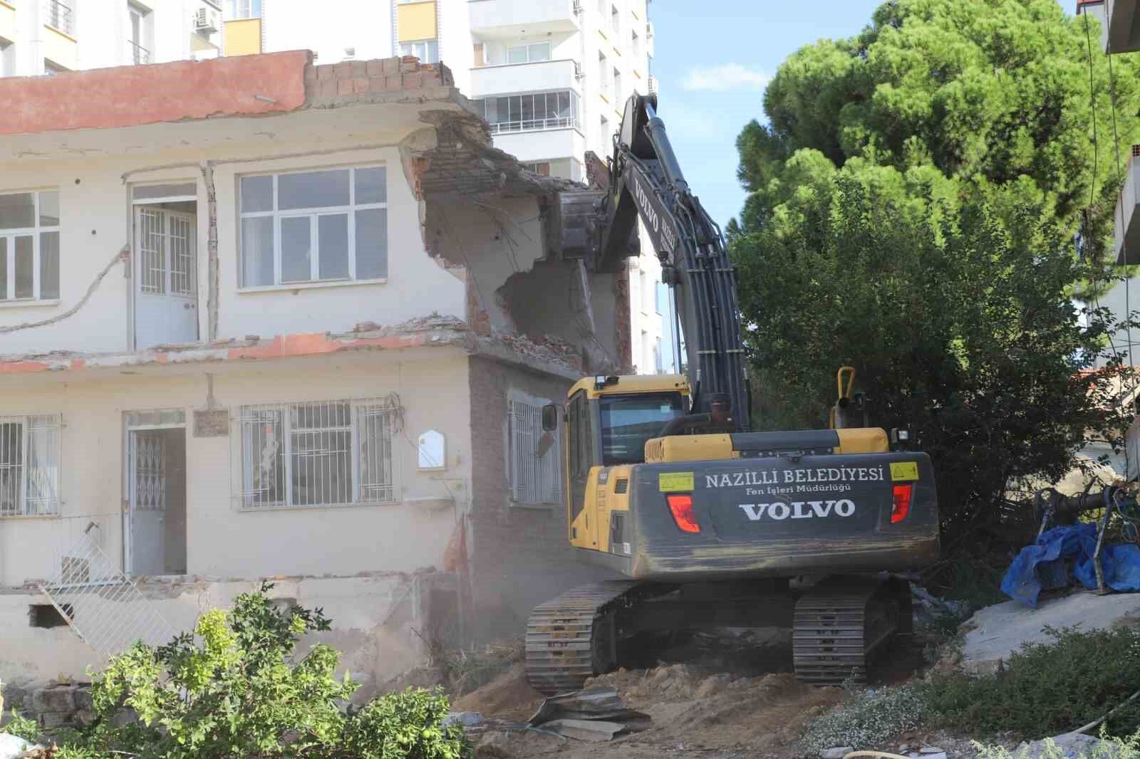 Metruk Bina Yikildi Trafik Rahatlayacak 1791192002613 569350