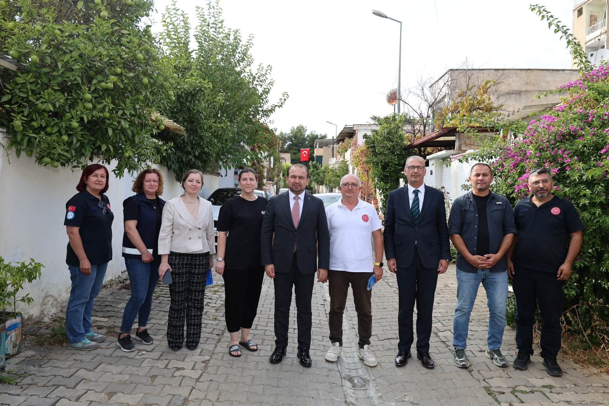 Müdür Şenkul asırlık çınarları yalnız bırakmadı