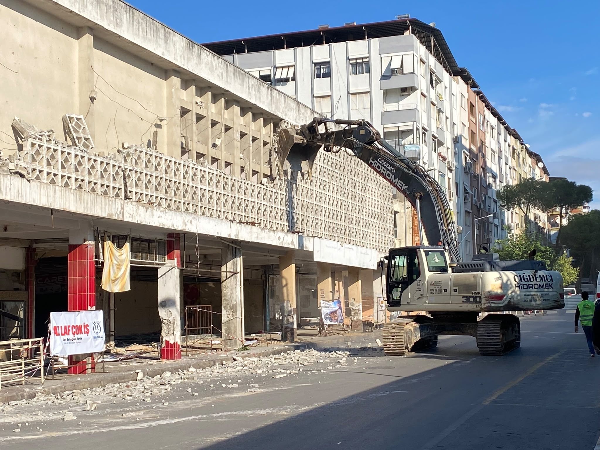 Nazillide Bir Ani Daha Toz Oluyor Dukkanlar Bitti Sira Ahmet 700106 Cef578