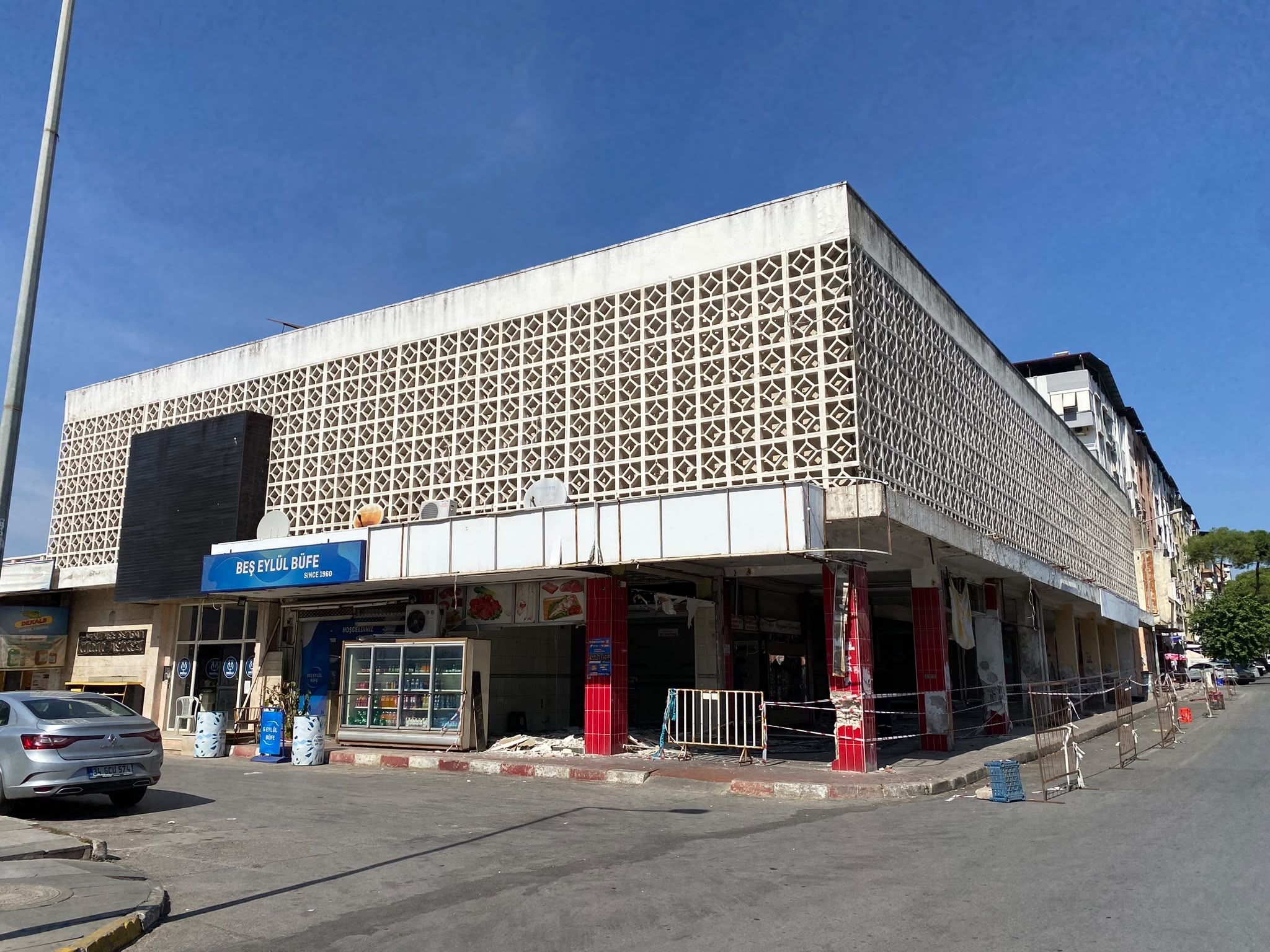 Nazilli’de bir yıkım daha: 2 iş yeri tahliye için direniyor