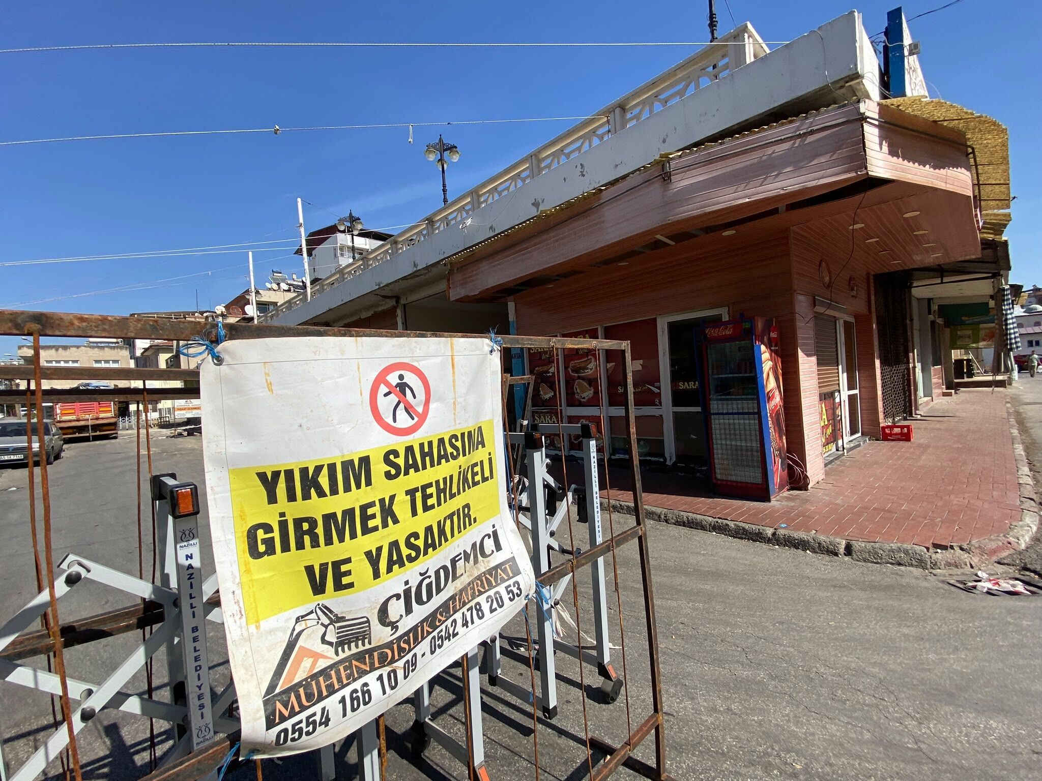 Nazillide Bir Yikim Daha 2 Is Yeri Tahliye Icin Direniyor 698840 Fb17F3