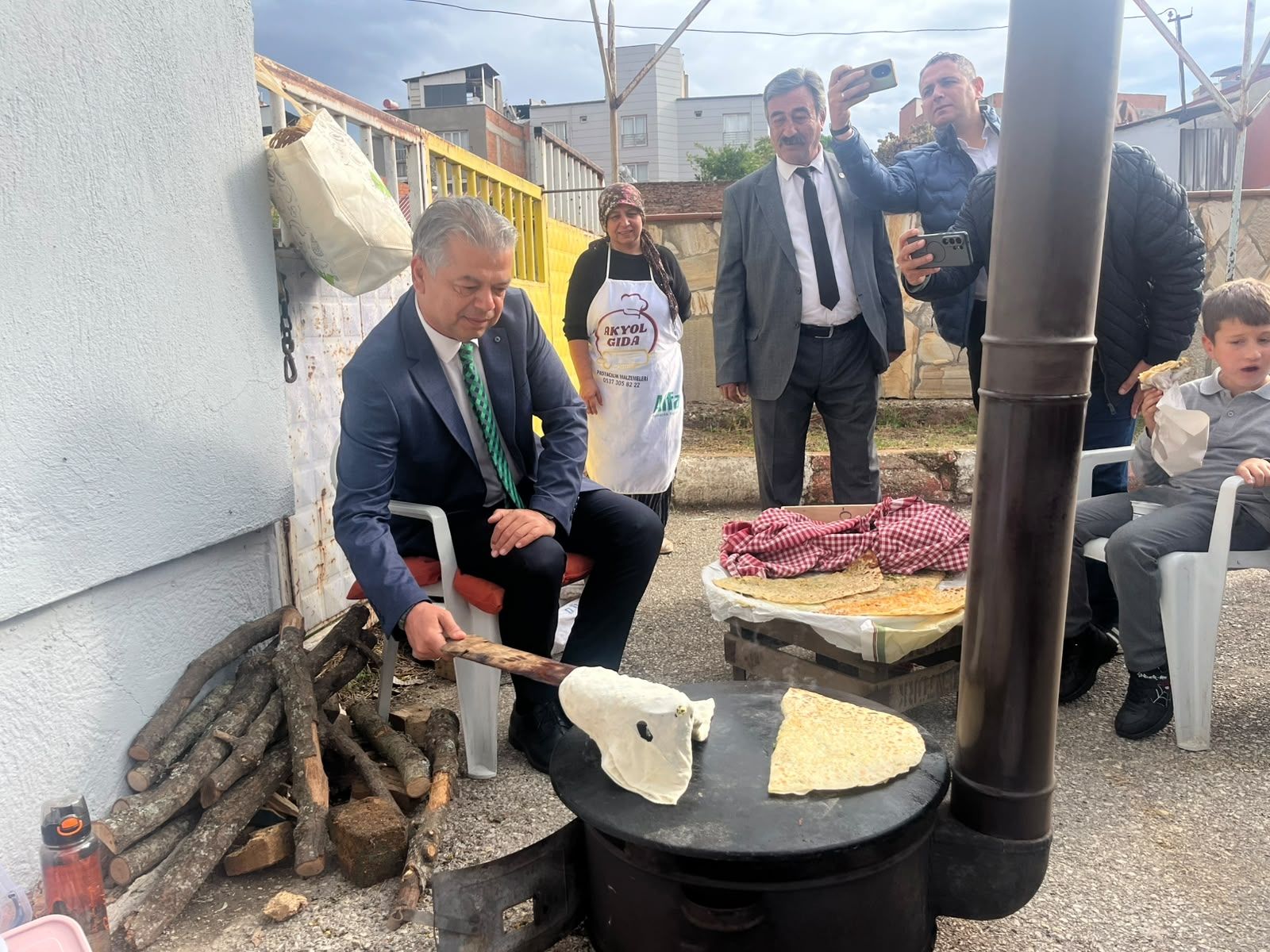 Nazillide Miniklerden Ornek Davranis Kazandiklari Parayla Ki 703087 4080B4