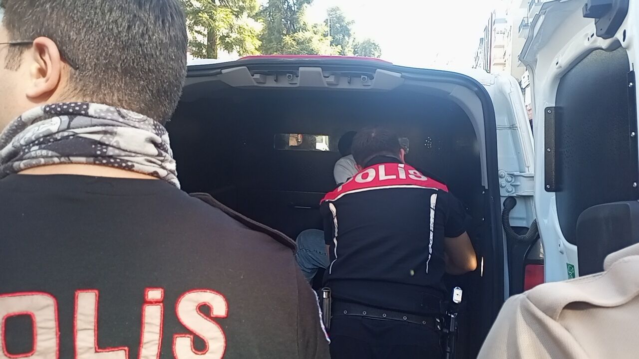 Nazillide Polisten Kacis Sonuc Vermedi 2 Kisi Gozaltina Alin 698714 9Fb59D