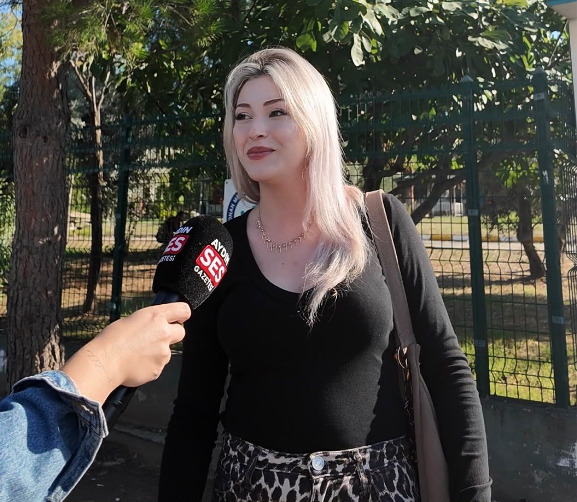 Nazillideki Gencler Kafelerde Oturmaktan Sikildi Ogrenciler 701003 Fa62D0