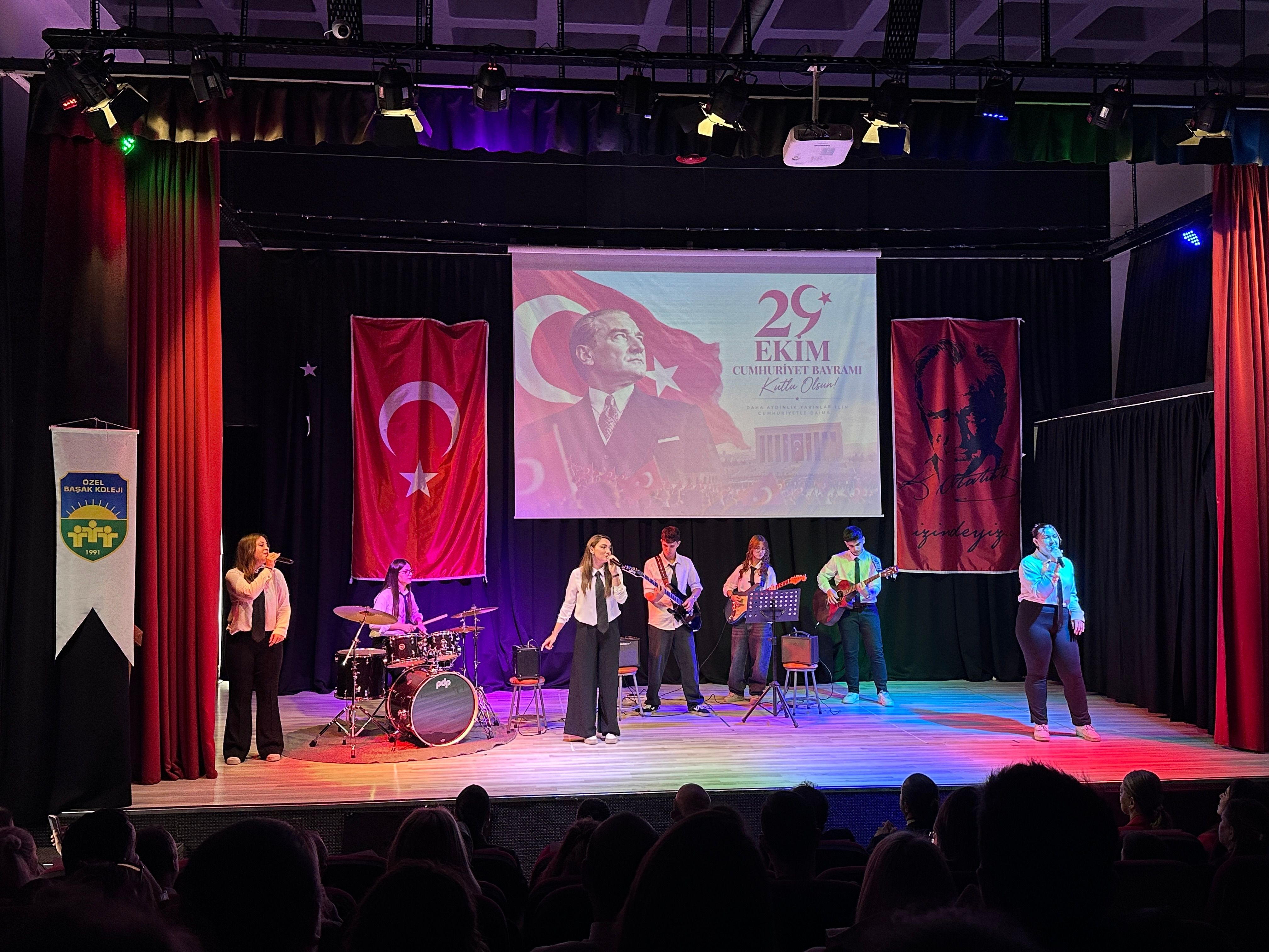 Ozel Basak Kolejinde Gorkemli Cumhuriyet Bayrami Coskusu 103 703741 E13C0E
